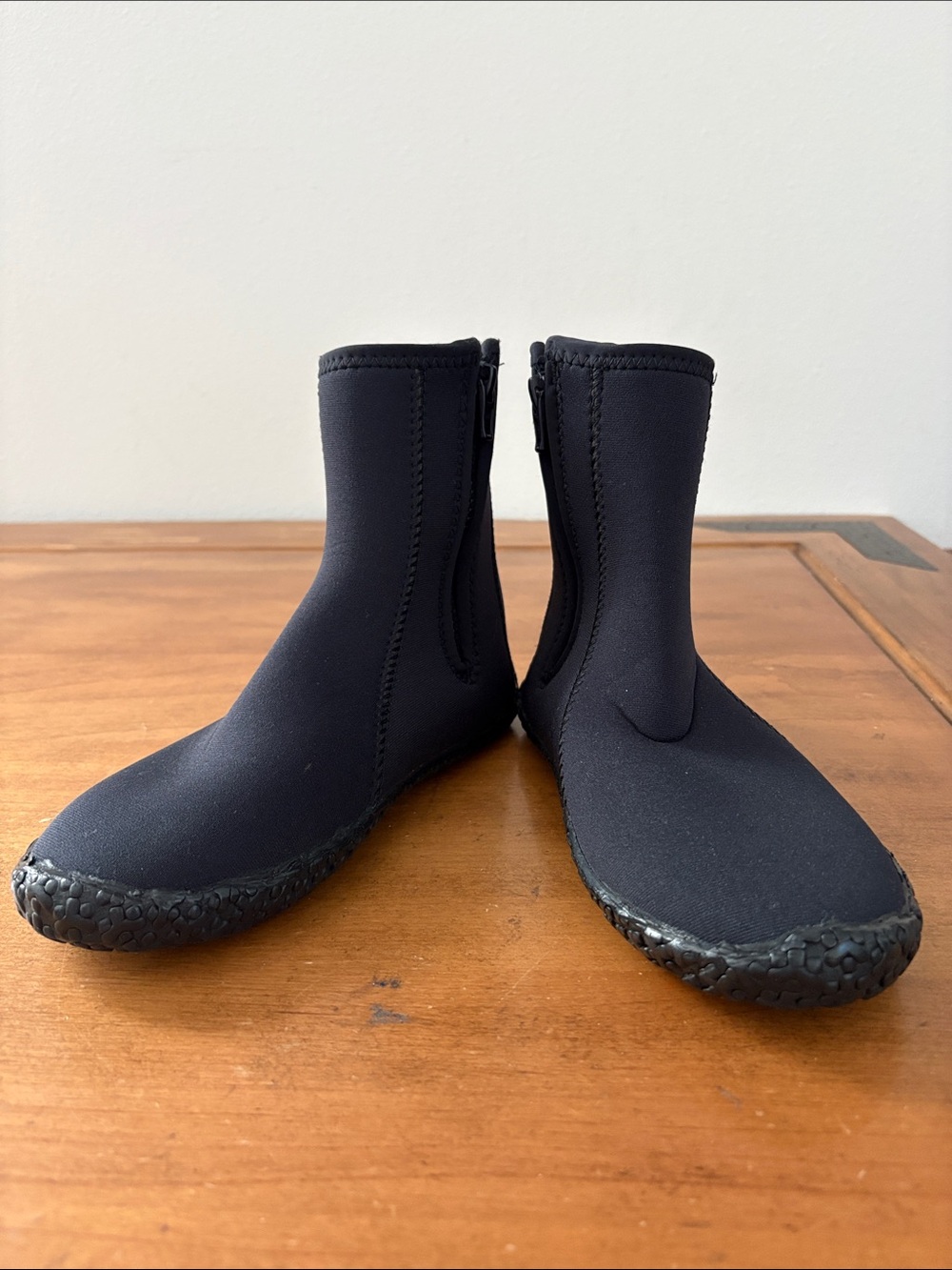 NeoSport Neoprene Zip-Up Water Boots Size 3